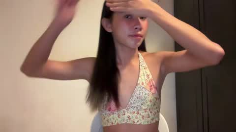 urpretty_mistake online show from July 27, 11:16 am