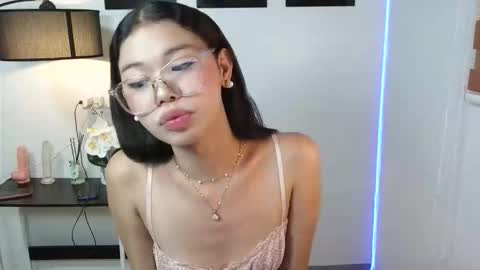 urriaxx online show from March 25, 2:23 pm