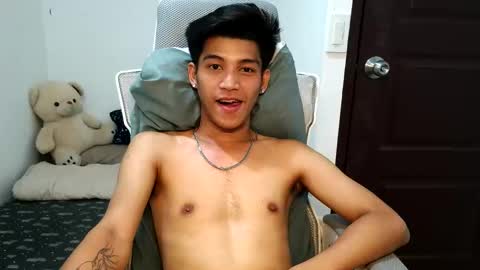 ursweetie_boy online show from April 22, 11:35 am