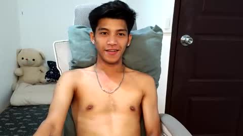 ursweetie_boy online show from April 22, 3:15 pm