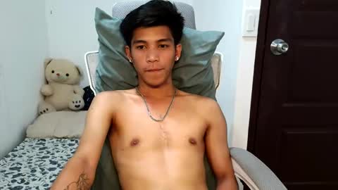 ursweetie_boy online show from April 23, 2:21 pm