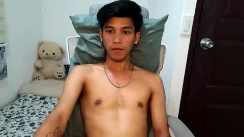 ursweetie_boy online show from April 24, 1:15 pm