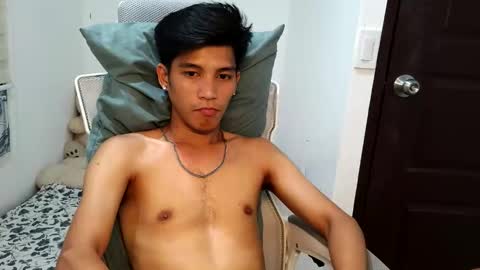 ursweetie_boy online show from April 24, 2:21 pm
