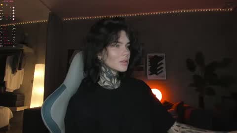 uwu_eva online show from July 30, 8:37 pm