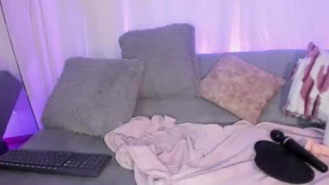 v1cky_ online show from August 8, 1:49 am