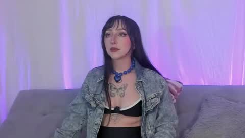 v1cky_ online show from August 9, 11:50 pm