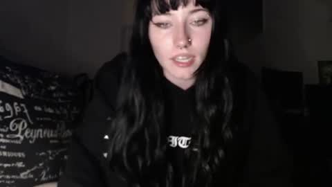 vaeebabie online show from June 18, 3:23 pm