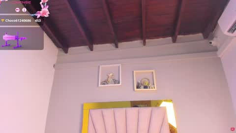 vahiolet_fuentes online show from August 12, 10:50 am