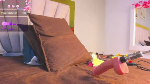 vahiolet_fuentes online show from August 13, 8:28 am