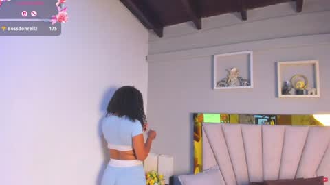 vahiolet_fuentes online show from August 13, 10:40 am