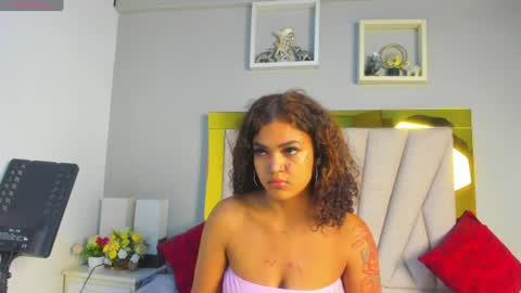 vahiolet_fuentes online show from August 16, 3:32 am