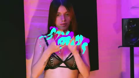 Val online show from May 28, 11:08 pm