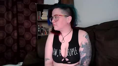 valarieak online show from March 28, 7:48 am