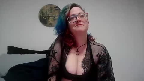 valarieak online show from May 2, 7:13 am