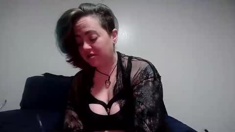 valarieak online show from May 4, 1:00 am