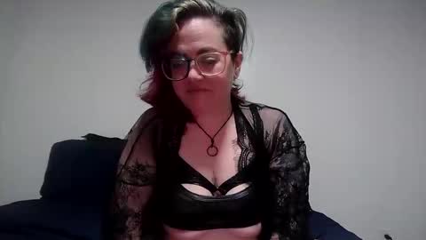 valarieak online show from May 4, 3:12 am