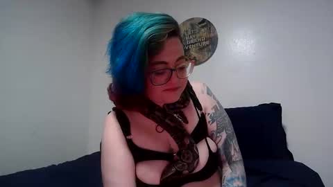 valarieak online show from May 5, 1:18 am