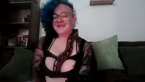 valarieak online show from June 15, 11:41 am