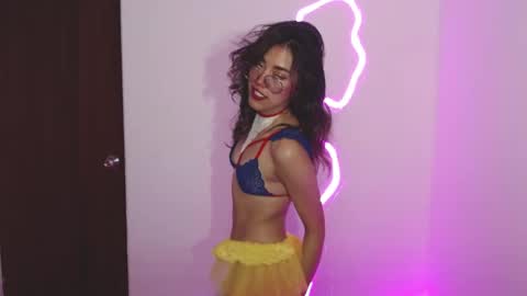 Hi I am Valcooky online show from May 18, 4:57 am