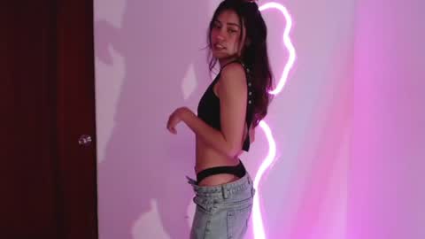 Hi I am Valcooky online show from August 17, 3:33 am