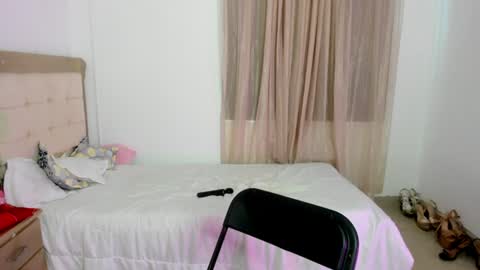 HI IM NEW online show from July 1, 3:13 pm