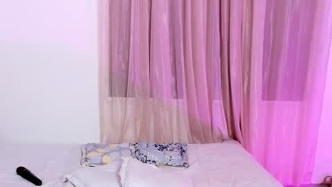 HI IM NEW online show from August 4, 2:03 pm