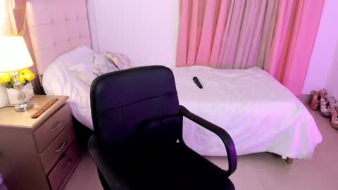 HI IM NEW online show from August 10, 3:02 pm