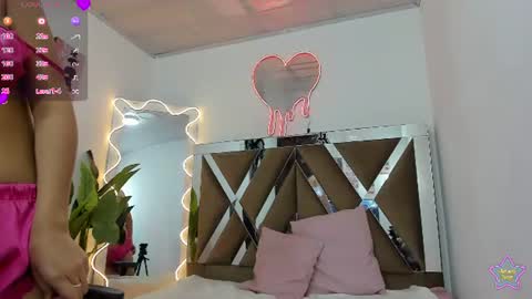 valenbloom_tay online show from August 7, 6:19 pm