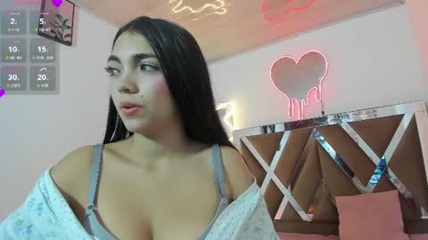 valenbloom_tay online show from August 11, 8:27 am