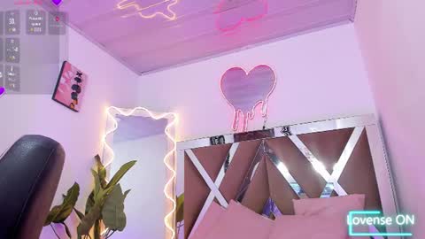 valenbloom_tay online show from August 15, 2:54 pm