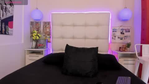 Valen online show from July 29, 5:09 pm