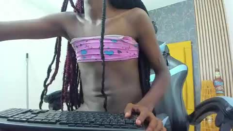 valenrs online show from August 5, 5:44 pm