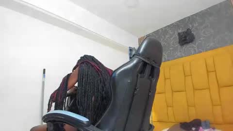 valenrs online show from August 8, 11:27 pm