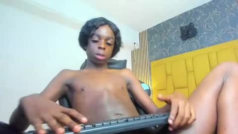 valenrs online show from August 13, 8:45 pm