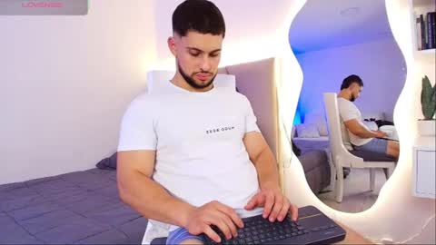 valenssio_moretti online show from August 18, 2:50 am