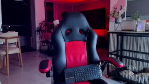 valenthinoking online show from August 2, 1:12 am