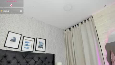 Valen online show from July 30, 1:29 pm