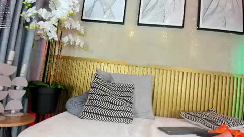 valentina_mendes_ online show from August 10, 2:13 am