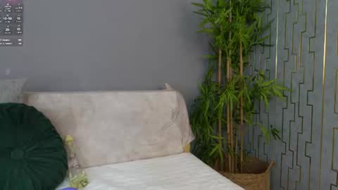 valentina_mendes_ online show from August 15, 1:42 am