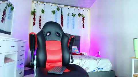 valentina_y_sneiderr online show from August 7, 3:28 am