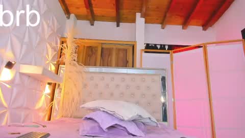 valentinaliux_ online show from August 9, 2:29 pm