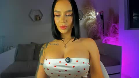 valentinamilan18 online show from August 18, 1:33 am