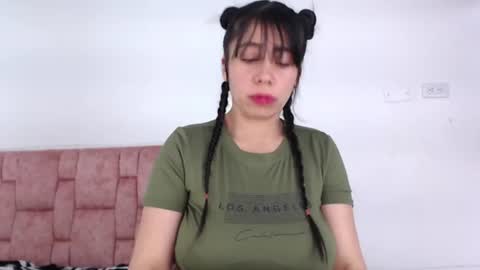 Valen independent model online show from June 26, 10:46 pm