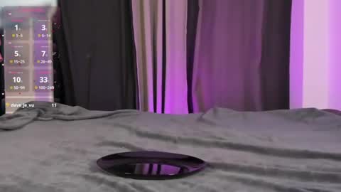 valentinaroyal online show from August 14, 1:31 am