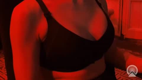 valentinasmilets online show from August 8, 4:34 am