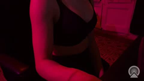 valentinasmilets online show from August 9, 12:55 am