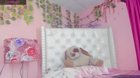 valentinee_xo online show from July 22, 7:22 am