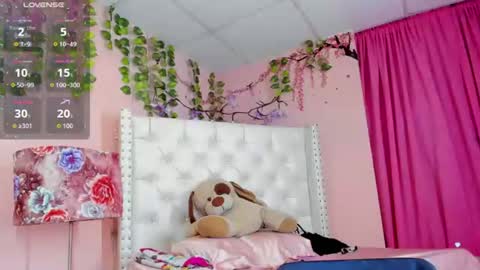 valentinee_xo online show from July 22, 8:28 am