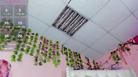 valentinee_xo online show from July 24, 7:33 am