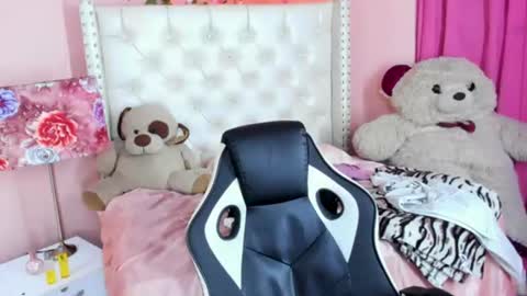 valentinee_xo online show from July 28, 6:08 am